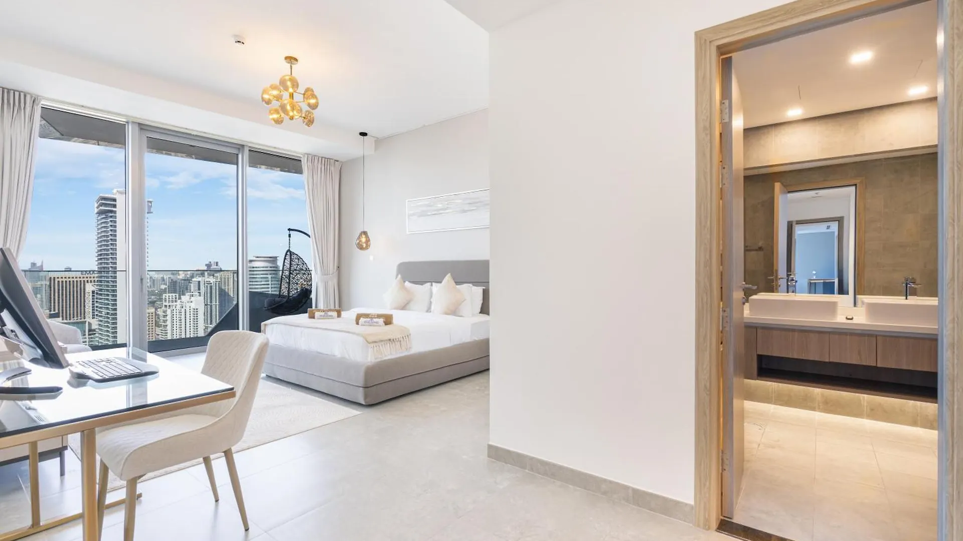 Apartment Central Lux Home With Stunning Views On 42Nd Floor Dubai United Arab Emirates